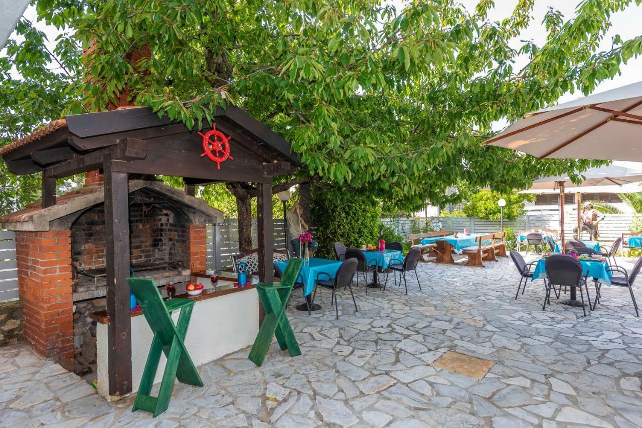 Pansion Pirat Bed & Breakfast Petrcane Exterior photo